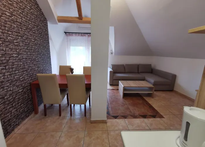 Resident Värdshus Balatonszárszó