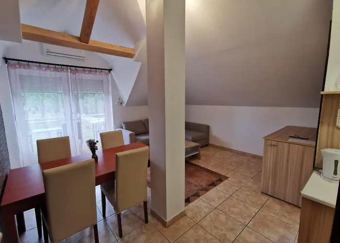 Resident Värdshus Balatonszárszó